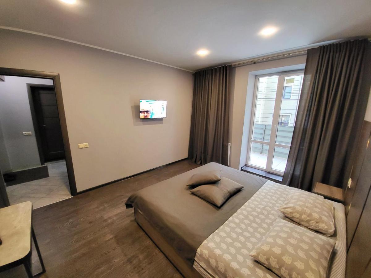 Like Home On Zaliznychna 3 อิวาโน-ฟรานกิฟสเก ภายนอก รูปภาพ